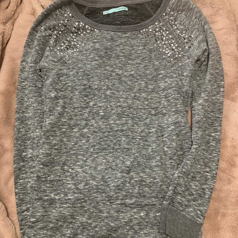 Shoulder detailed sweater